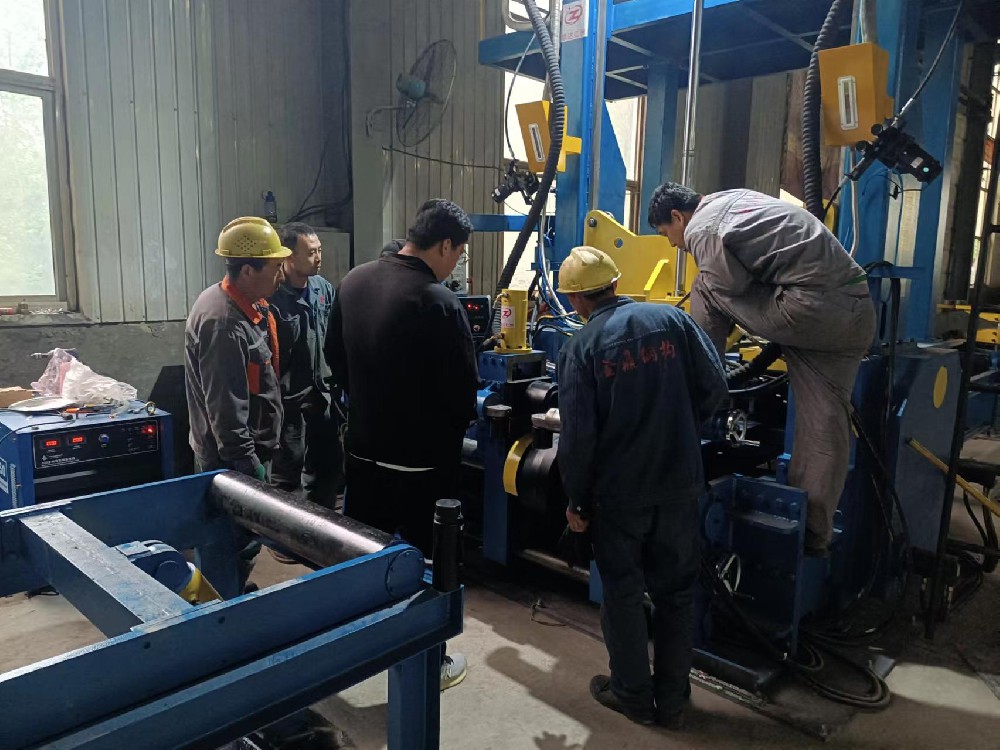 鋼結(jié)構(gòu)**金鼎鋼構(gòu)-組立龍門(mén)矯正自動(dòng)化焊接